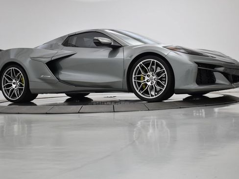 Used 2024 Chevrolet Corvette Z06 RWD image 20