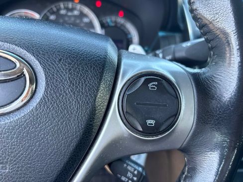 Used 2012 Toyota Camry SE FWD image 19