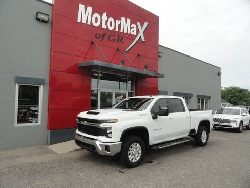 Used 2024 Chevrolet Silverado 2500 LT AWD/4WD image 1