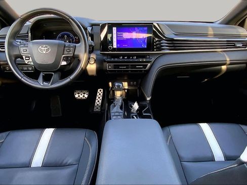 Used 2025 Toyota Camry SE FWD image 15