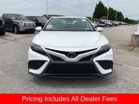 Used 2022 Toyota Camry SE FWD image 2