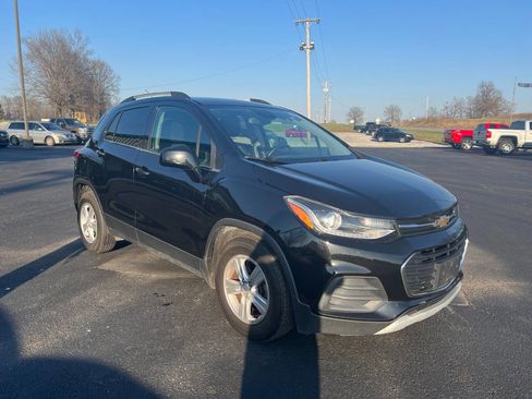 Used 2020 Chevrolet Trax LT w/ LT Convenience Package image 7