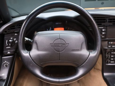 Used 1994 Chevrolet Corvette Convertible RWD image 7