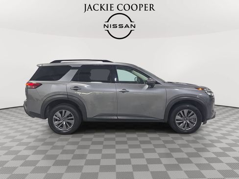 Used 2025 Nissan Pathfinder SV AWD/4WD image 4