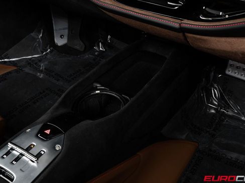 Used 2023 Ferrari SF90 Spider image 40