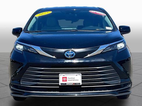 Certified 2025 Toyota Sienna LE FWD image 3