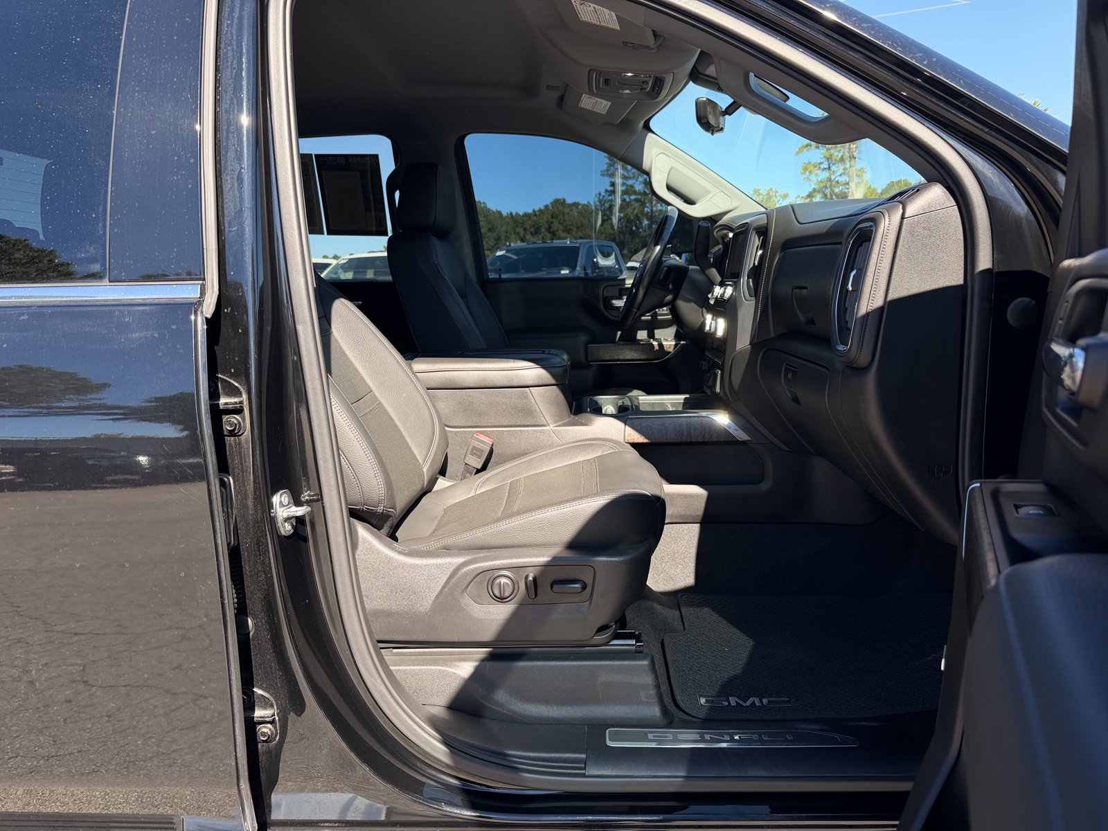 Used 2020 GMC Sierra 2500 Denali w/ Technology Package AWD/4WD image 32