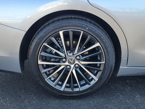 Used 2024 Lexus ES 350 w/ Premium Package FWD image 6