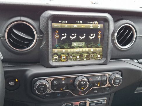 Used 2022 Jeep Wrangler Unlimited Sahara w/ Cold Weather Group image 15