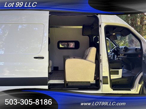 Used 2019 Mercedes-Benz Sprinter 170 image 53