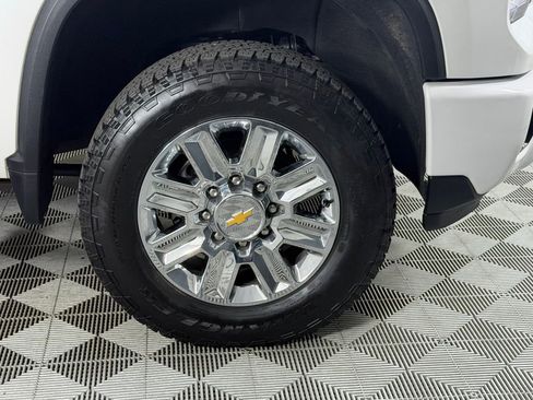 Used 2024 Chevrolet Silverado 3500 High Country w/ High Country Premium Package image 6
