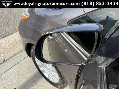 Used 2015 Toyota Sienna Limited Premium image 25