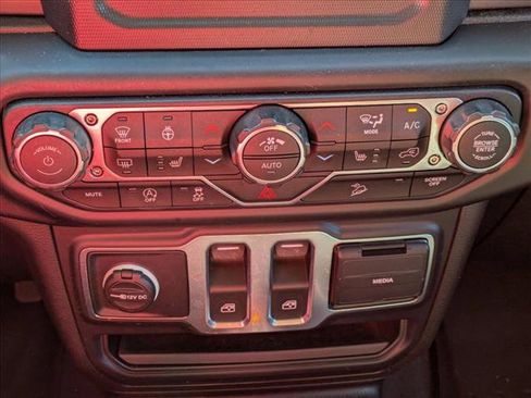 Used 2019 Jeep Wrangler Sport S image 13