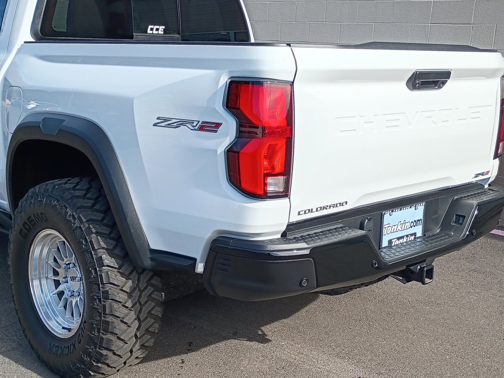 Used 2026 Chevrolet Colorado ZR2 w/ Technology Package AWD/4WD image 6