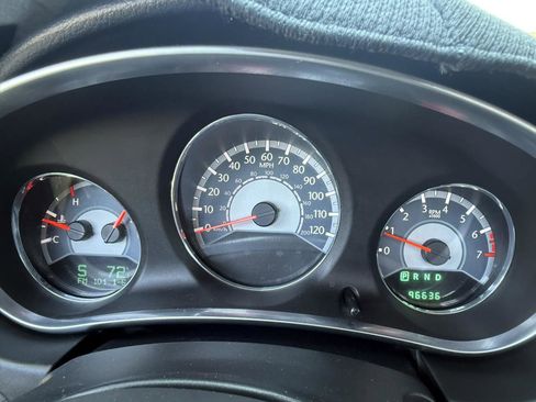 Used 2012 Chrysler 200 Touring FWD image 32