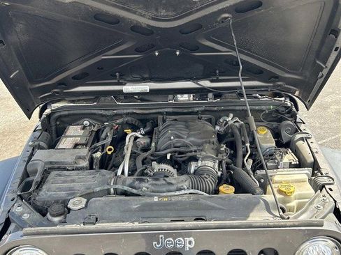Used 2018 Jeep Wrangler Sport w/ Connectivity Group AWD/4WD image 18
