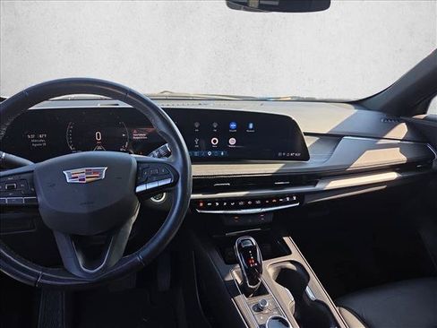 Used 2024 Cadillac XT4 Premium Luxury FWD image 9
