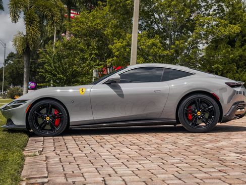 Used 2022 Ferrari Roma RWD image 3