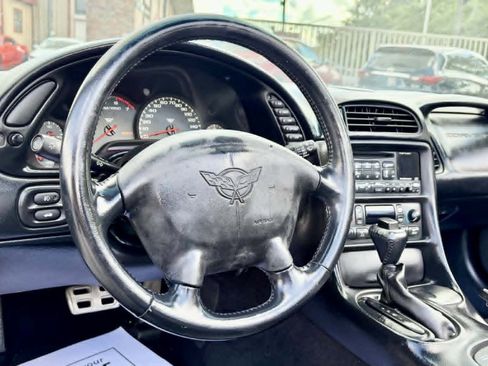 Used 2004 Chevrolet Corvette Convertible image 12