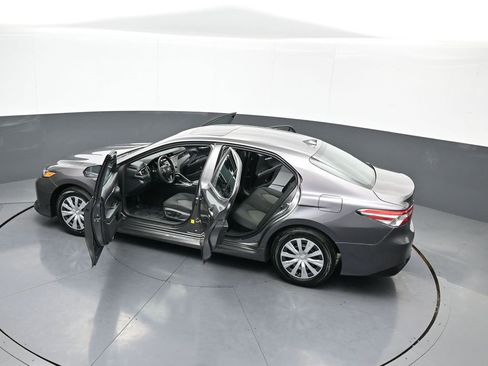 Certified 2019 Toyota Camry LE image 44