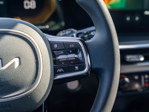 Used 2025 Kia Sorento LX image 28