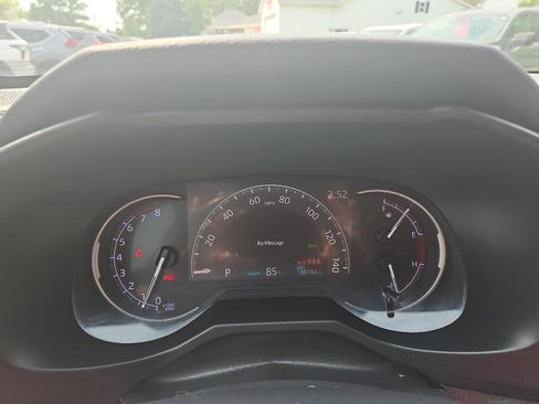 Used 2019 Toyota RAV4 Limited w/ Cold Weather Package AWD/4WD image 17