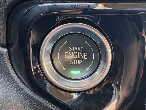 Used 2025 Chevrolet Silverado 1500 LT image 9