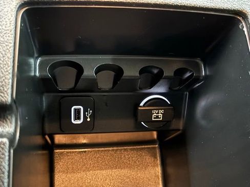Used 2017 Jeep Cherokee Latitude FWD image 29
