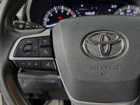 Used 2024 Toyota Highlander LE image 19