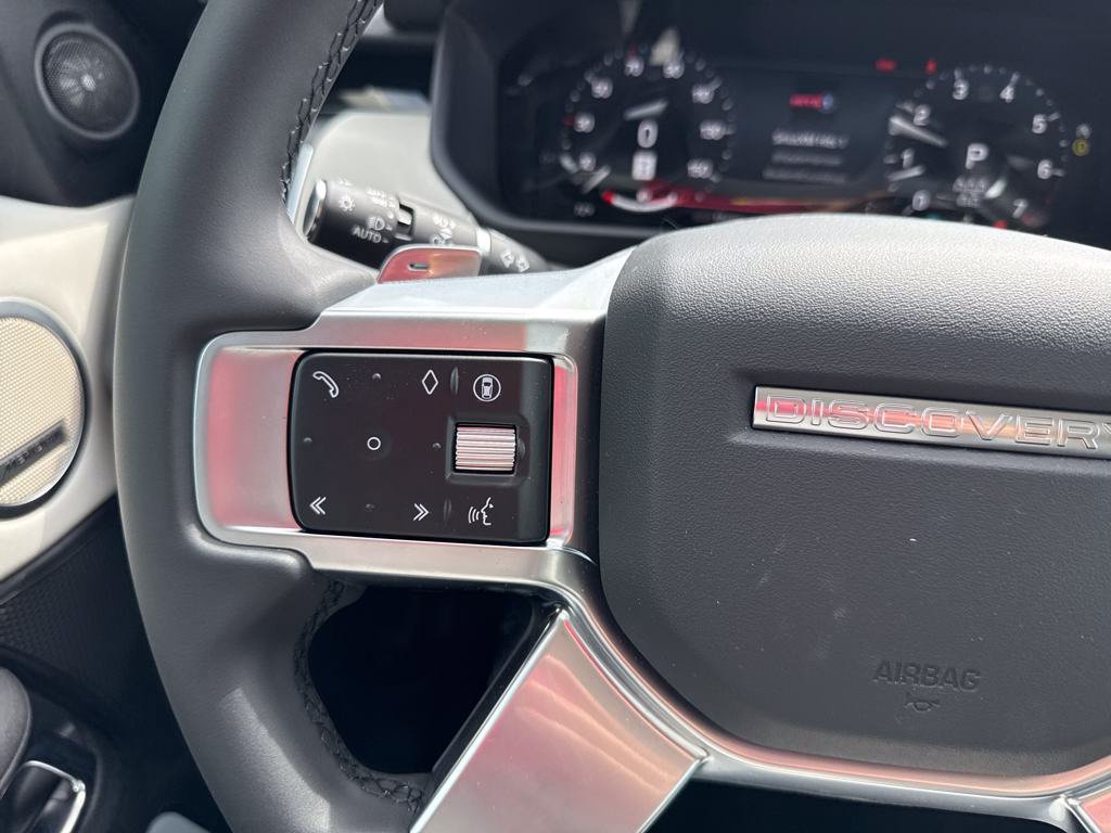 Certified 2025 Land Rover Discovery S AWD/4WD image 22