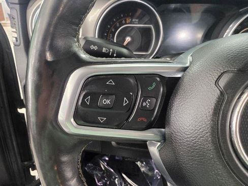 Used 2019 Jeep Wrangler Unlimited Sahara AWD/4WD image 12