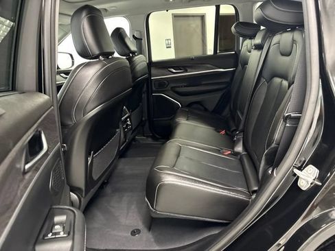 Used 2022 Jeep Grand Cherokee Limited 4xe w/ Luxury Tech Group II AWD/4WD image 20