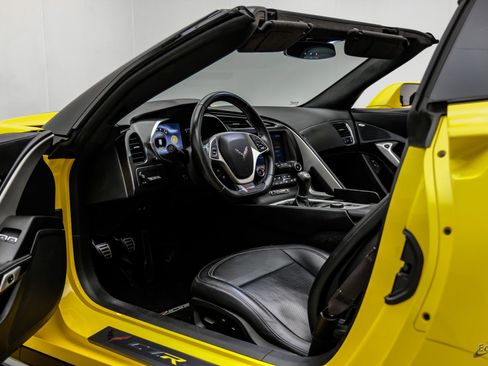 Used 2015 Chevrolet Corvette Z06 w/ 3LZ Preferred Equipment Group RWD image 48