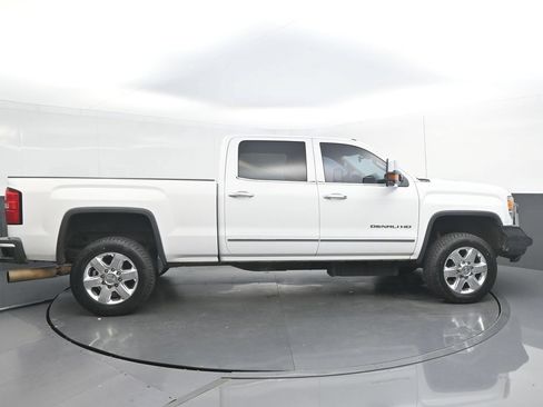 Used 2015 GMC Sierra 2500 Denali w/ Duramax Plus Package AWD/4WD image 8