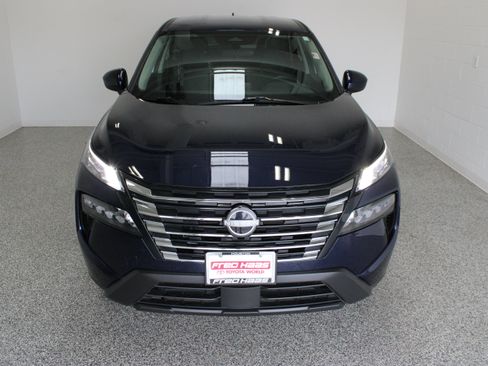 Used 2025 Nissan Rogue SV FWD image 3