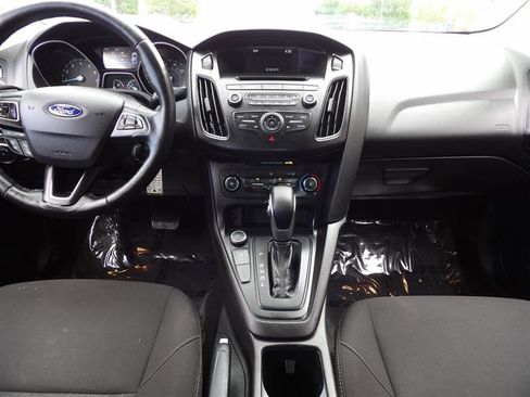 Used 2017 Ford Focus SE w/ Cold Weather Package image 15