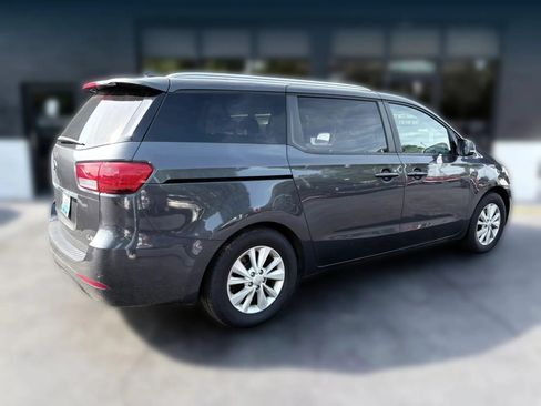 Used 2017 Kia Sedona LX w/ LX Essentials Premium Package FWD image 5