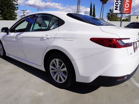 Certified 2025 Toyota Camry LE image 5