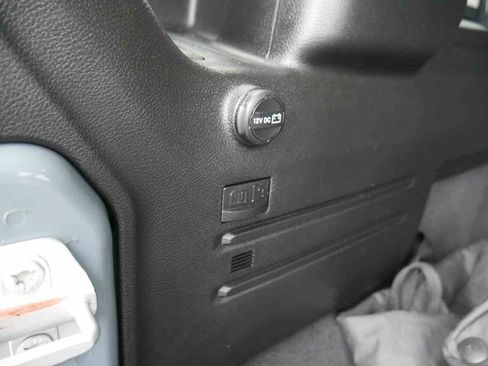 Used 2024 Jeep Wrangler Unlimited image 9