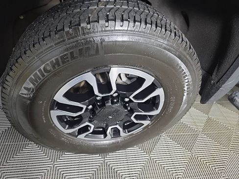 Used 2020 GMC Sierra 2500 SLE w/ SLE Convenience Package image 10