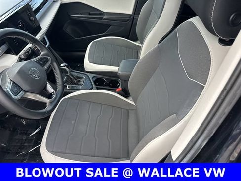Used 2025 Volkswagen Taos SE FWD image 17