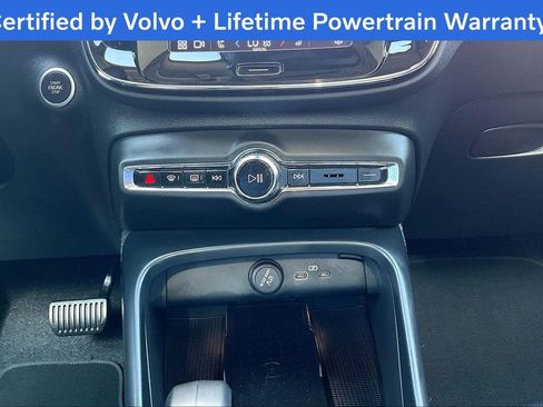 Certified 2025 Volvo XC40 B5 Core image 40