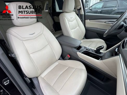 Used 2020 Cadillac XT5 Premium Luxury w/ LPO, Floor Liner Package AWD/4WD image 31
