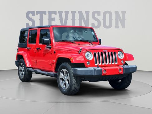 Used 2017 Jeep Wrangler Unlimited Sahara w/ Dual Top Group AWD/4WD image 7