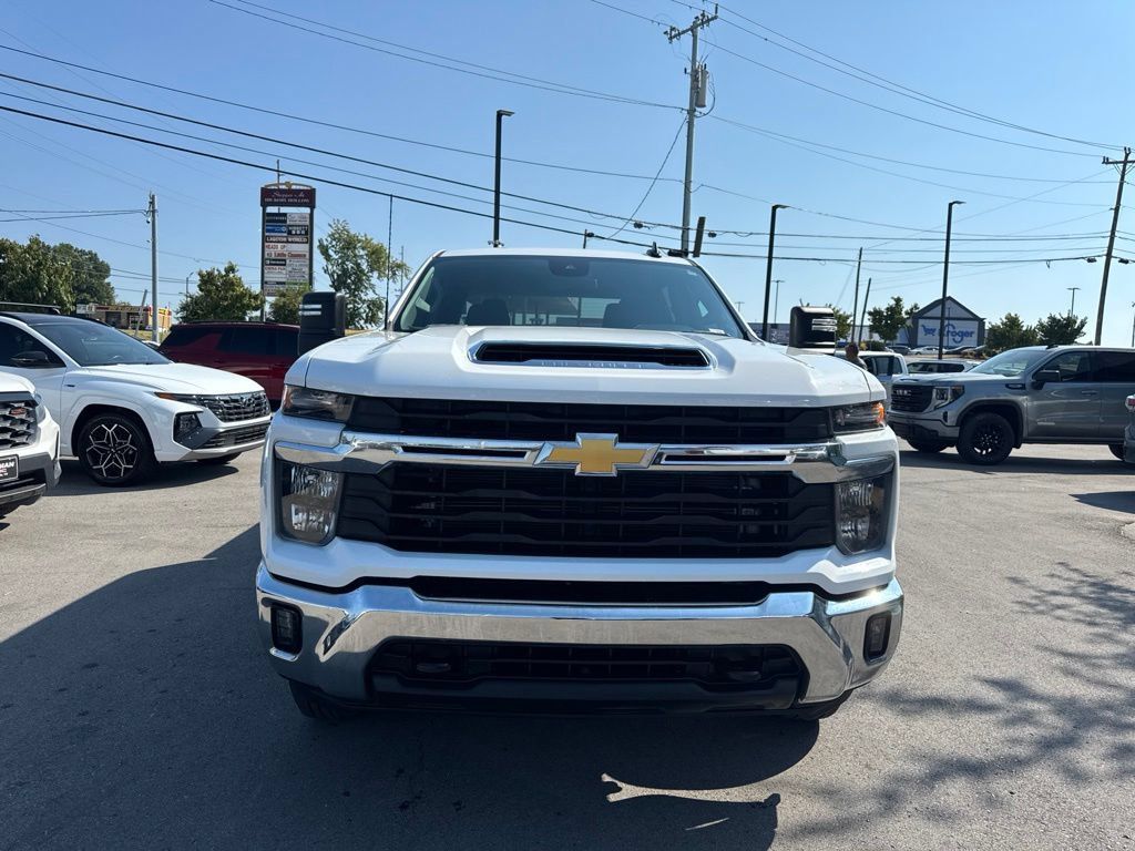 Used 2025 Chevrolet Silverado 2500 LT w/ Convenience Package AWD/4WD image 2