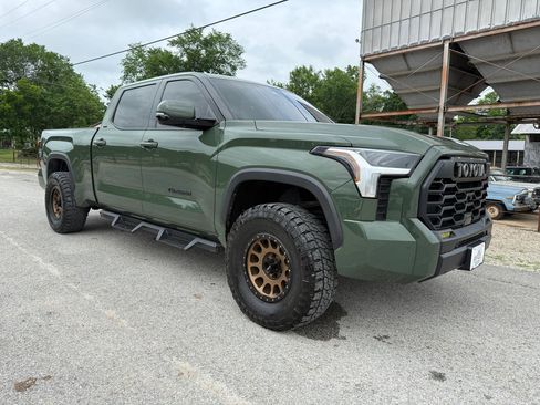 Used 2022 Toyota Tundra SR5 w/ SR5 Premium Package AWD/4WD image 7