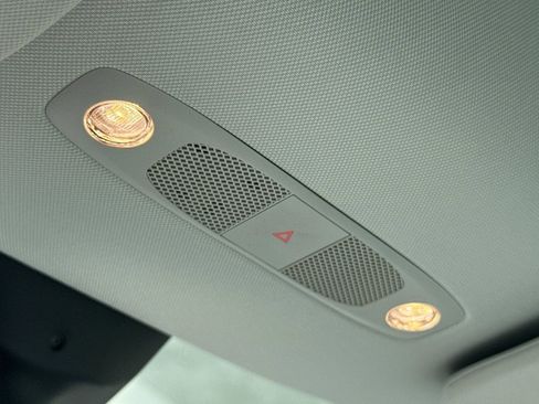 Used 2022 Tesla Model Y Long Range image 21