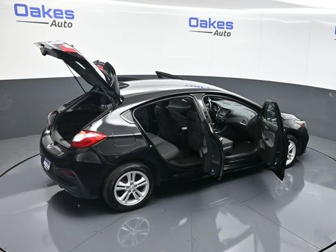 Used 2018 Chevrolet Cruze LT w/ Convenience Package image 55