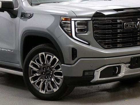 Used 2025 GMC Sierra 1500 Denali Ultimate image 3