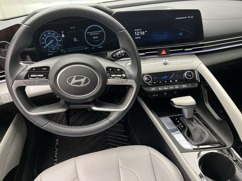 Used 2024 Hyundai Elantra Limited image 14